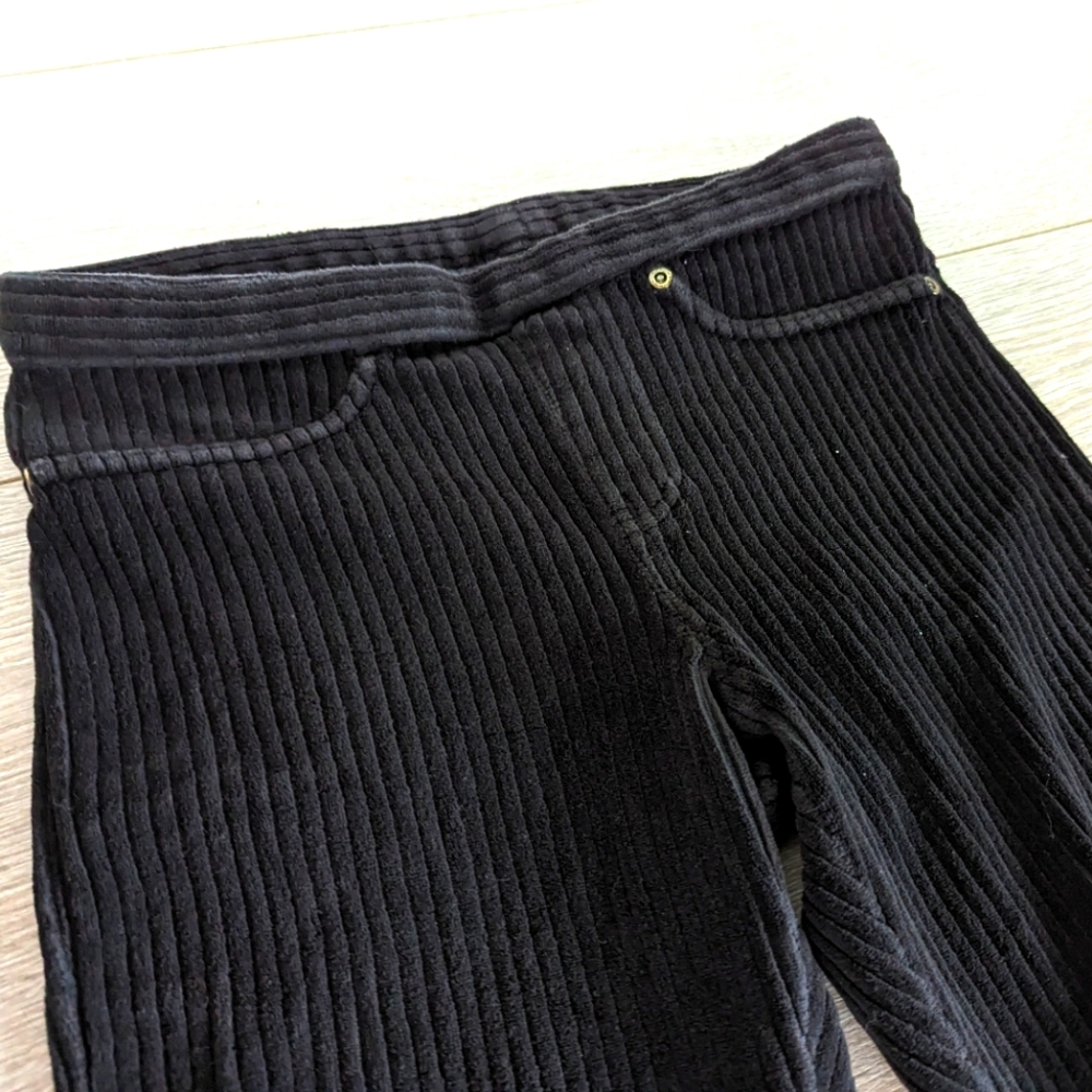 HUE Super Stretch Whale Corduroy Leggings
